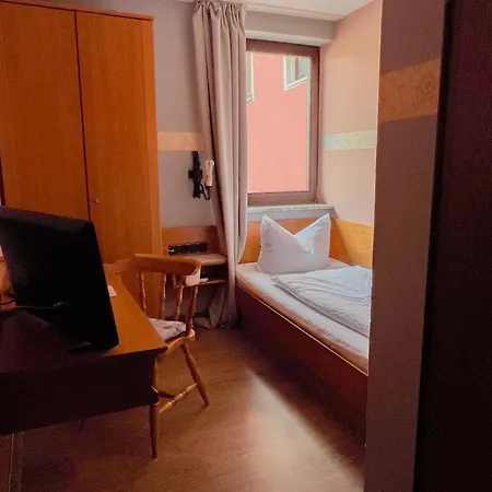Zum Goldenen Schiff - Lehm, Stil & Altstadtflair
