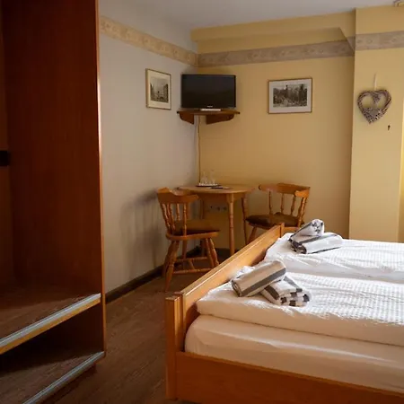 Zum Goldenen Schiff - Lehm, Stil & Altstadtflair