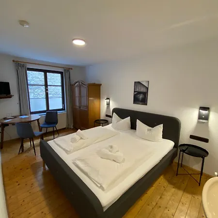 Zum Goldenen Schiff - Lehm, Stil & Altstadtflair *