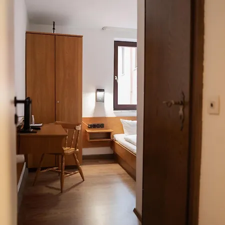 Zum Goldenen Schiff - Historisches Mit Fruehstueck & Self-check-in Marktbreit