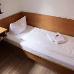 Zum Goldenen Schiff - Historisches Mit Frühstück&self-check-in 3*