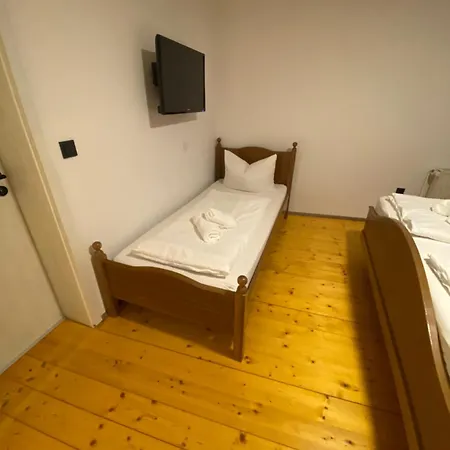 Zum Goldenen Schiff - Historisches Mit Fruehstueck & Self-check-in 3*