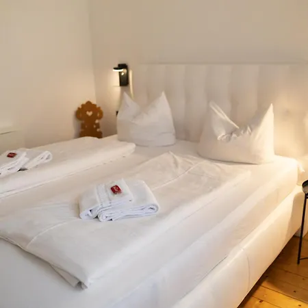 Zum Goldenen Schiff - Historisches Mit Fruehstueck & Self-check-in Gæstehus