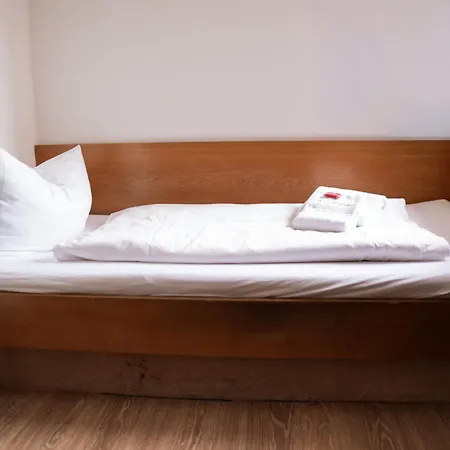 Gæstehus Zum Goldenen Schiff - Historisches Mit Fruehstueck & Self-check-in