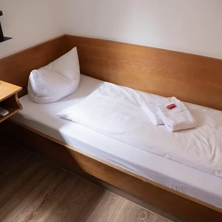 Zum Goldenen Schiff - Historisches Mit Fruehstueck & Self-check-in 3*
