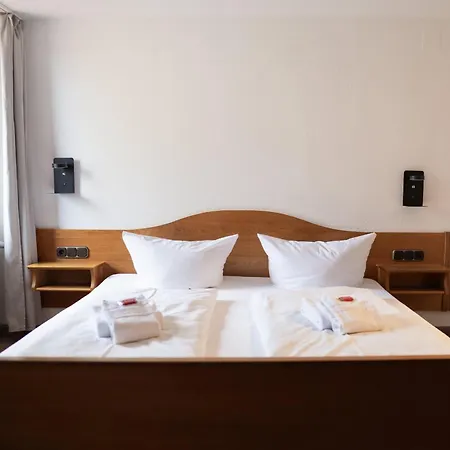 Zum Goldenen Schiff - Historisches Mit Fruehstueck & Self-check-in 3* 马克特布赖特