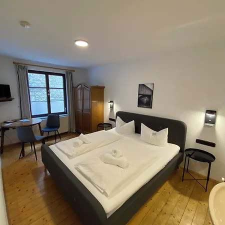Zum Goldenen Schiff - Historisches Mit Frühstück&self-check-in Pensión 3*